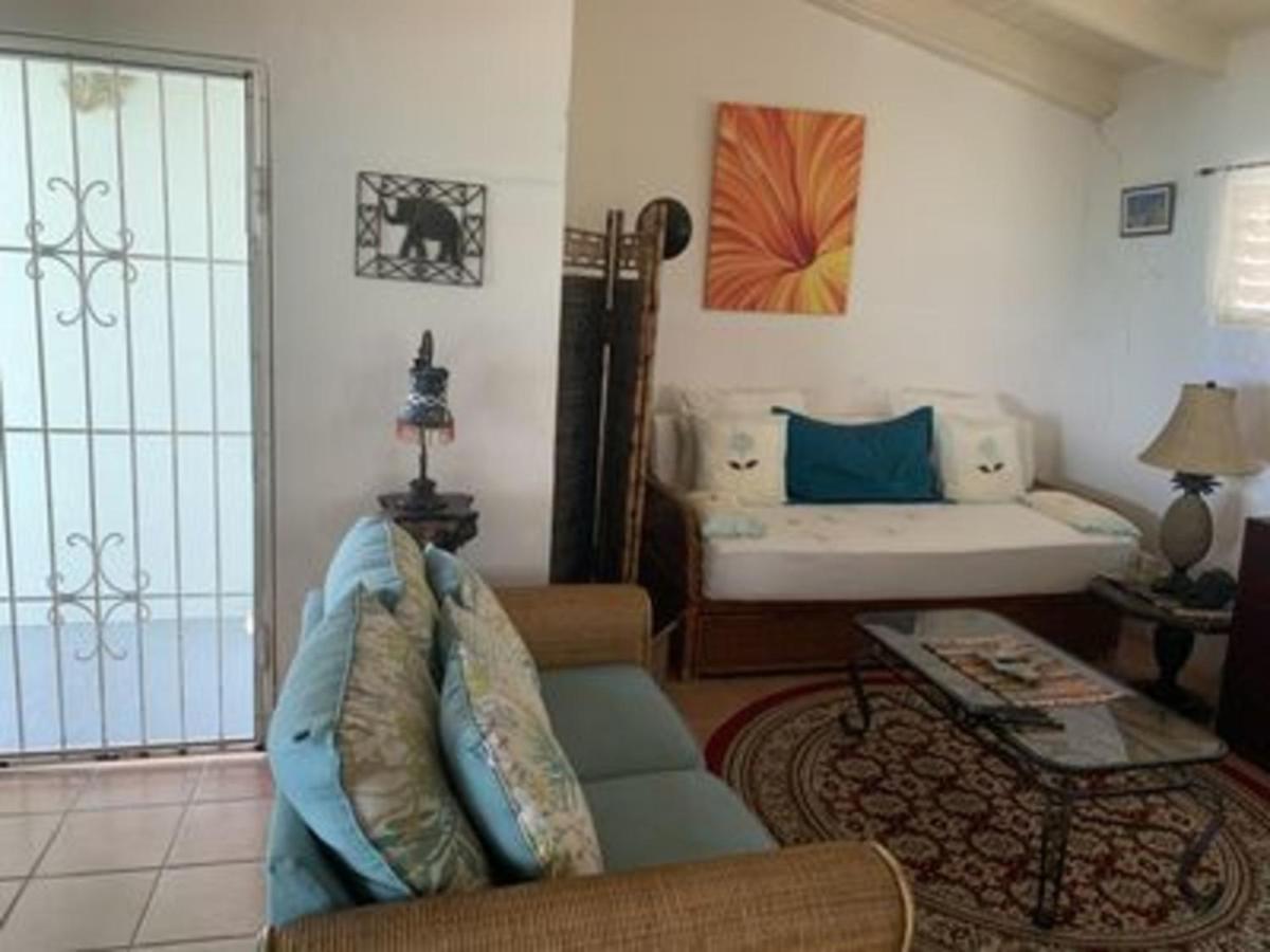 Attractive 2-Bed Apartment Stunning Sea View Dickenson Bay Exteriér fotografie