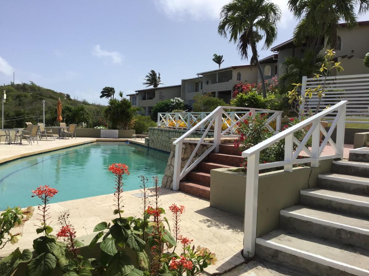 Attractive 2-Bed Apartment Stunning Sea View Dickenson Bay Exteriér fotografie