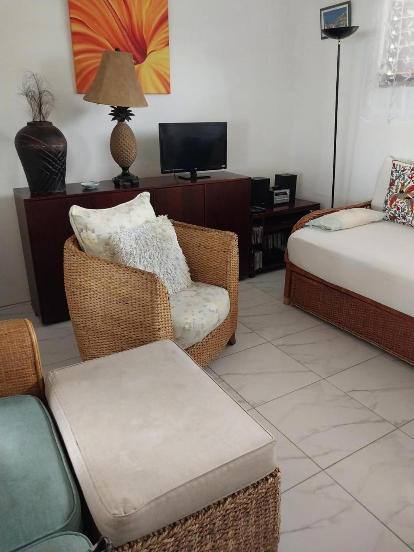 Attractive 2-Bed Apartment Stunning Sea View Dickenson Bay Exteriér fotografie