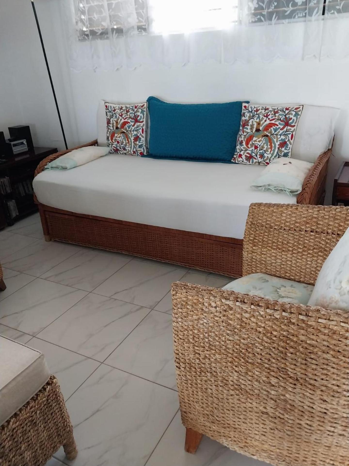 Attractive 2-Bed Apartment Stunning Sea View Dickenson Bay Exteriér fotografie